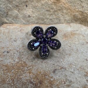 Inel argint 925 cu pietre mov si marcasite